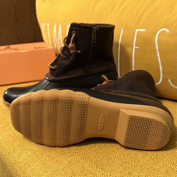 New Sperry Duck Boots Tan/Dark Brown - Picture 2 of 7
